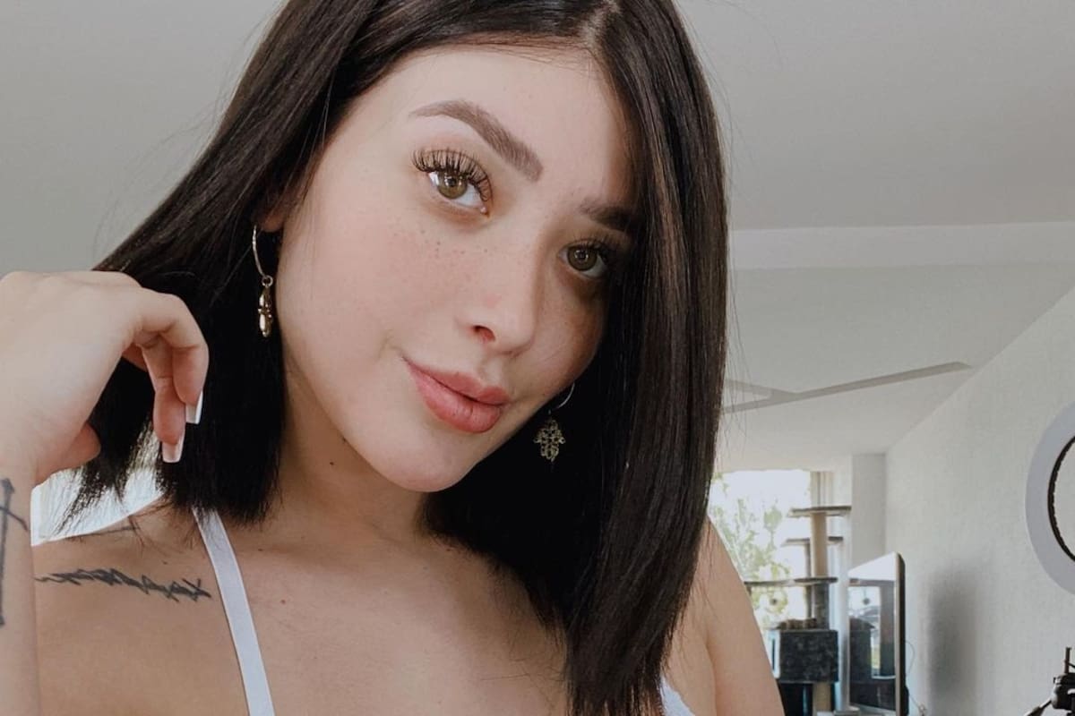 Como una chica mala, Brenda Zambrano luce su anatomía con pequeño short