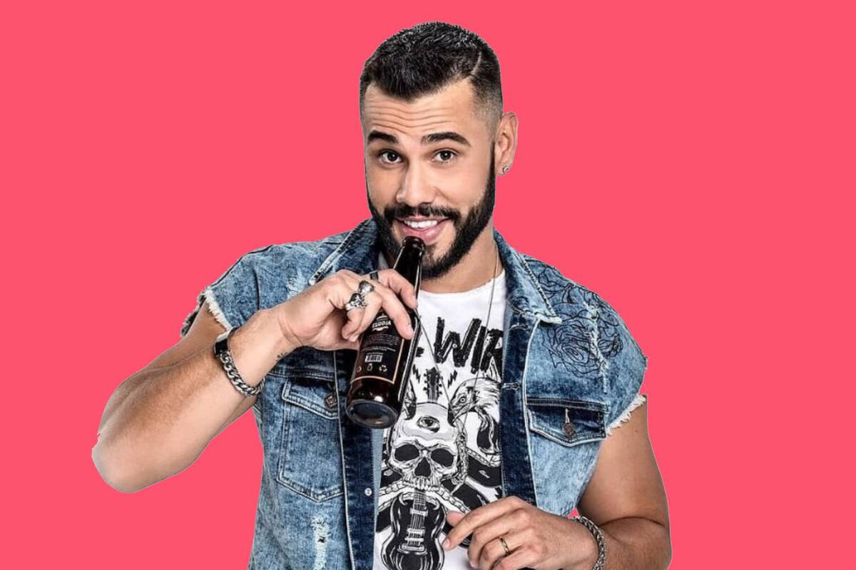 Carlos Speitzer deleitó a sus fans con fotografías en muy poca ropa