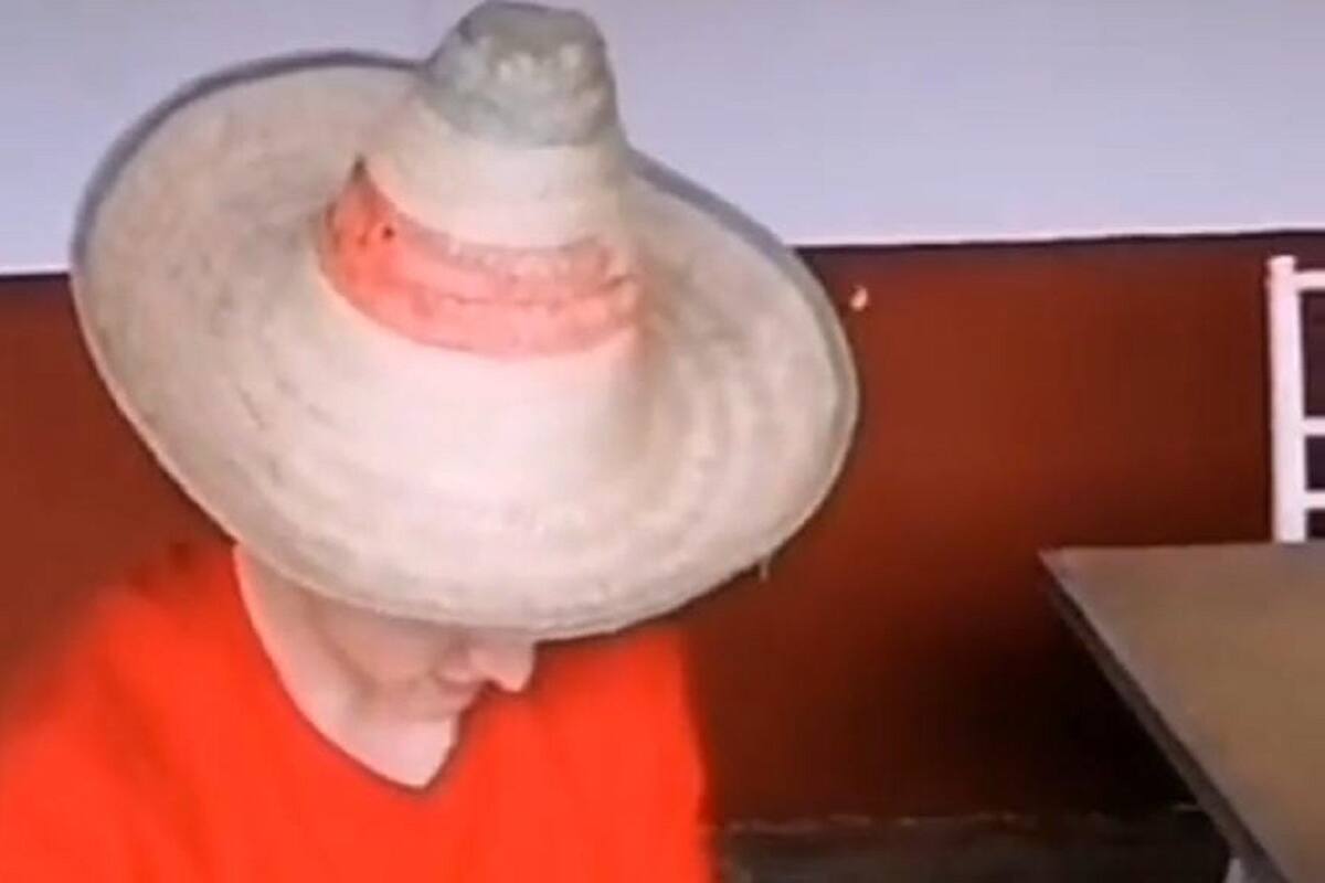 VIDEO VIRAL: Joven organiza fiesta mexicana y solo acude una de sus amigas