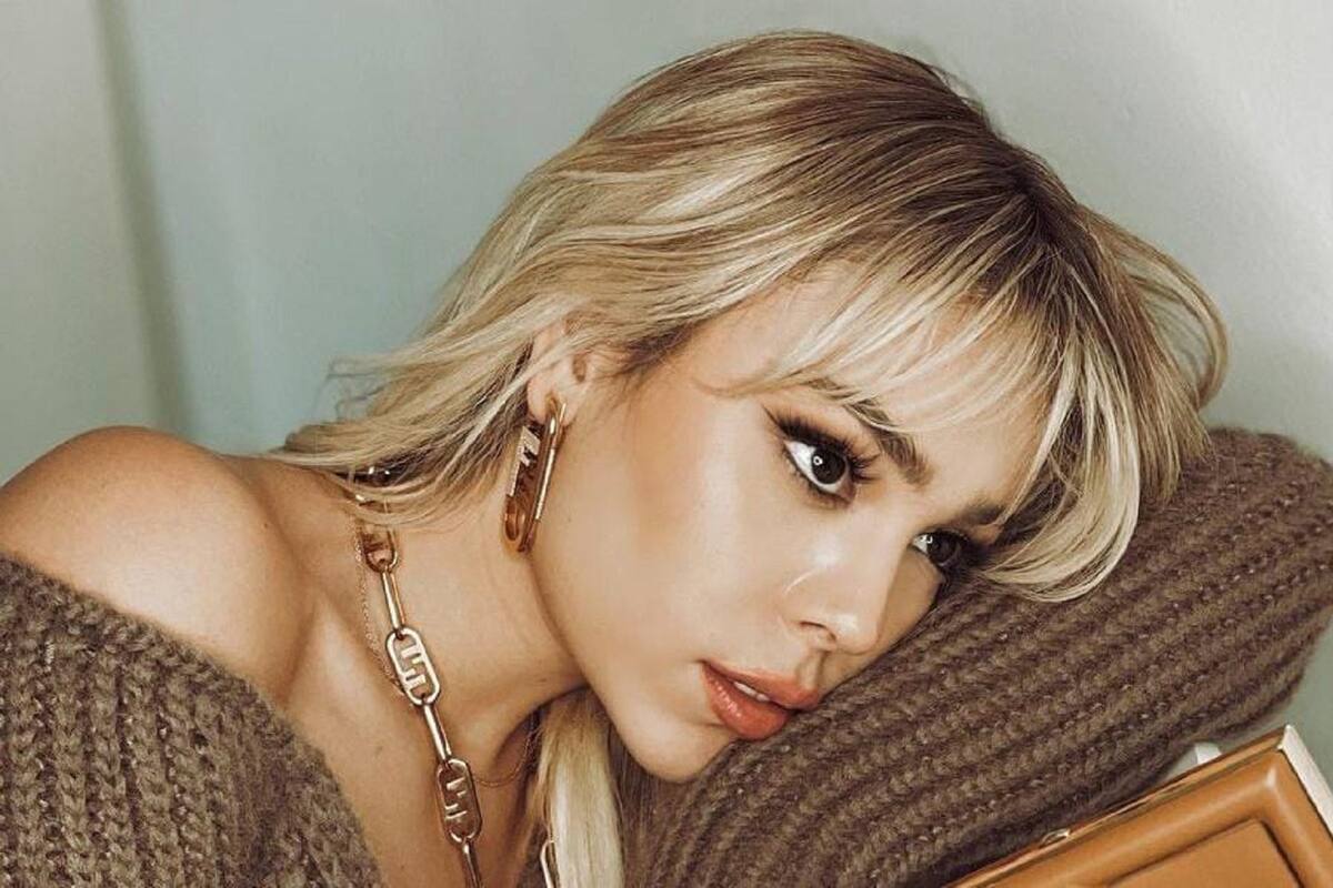 Danna Paola muestra su sensacional figura con sensual top desde la playa