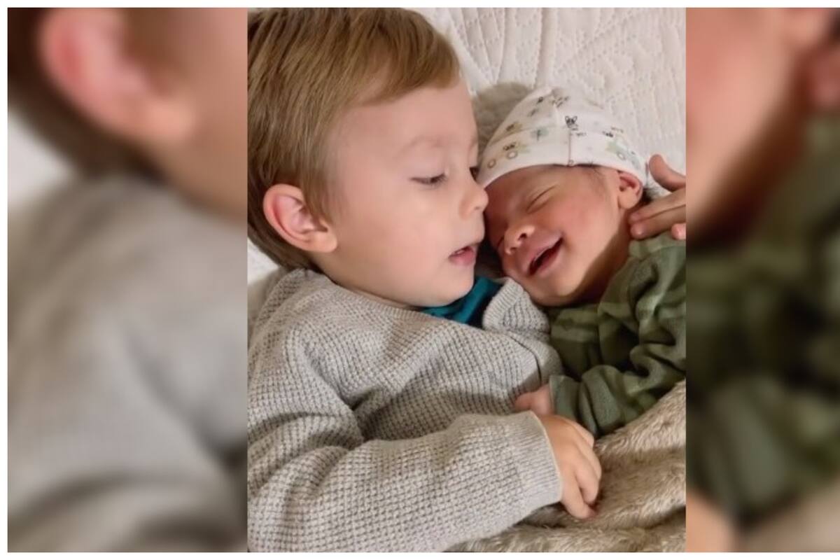 Hermano canta canción a su hermanito recién nacido y derrite a usuarios de redes sociales