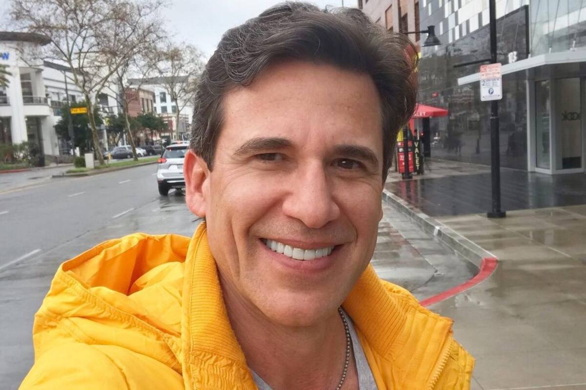 ¡Sin ropa! Jorge Aravena presume su corte de cabello