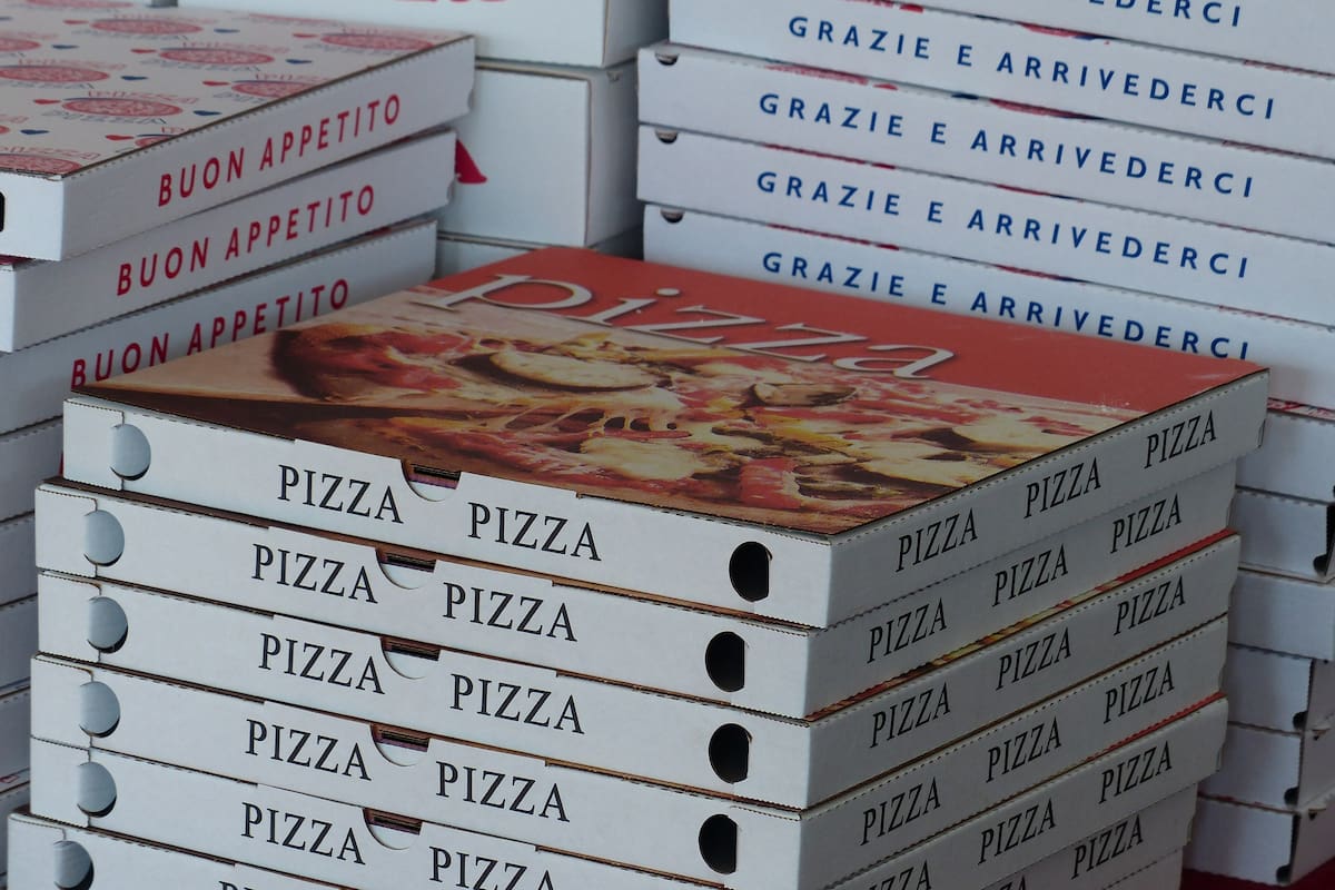 Presos mantienen a guardias como rehenes y los intercambian por pizzas
