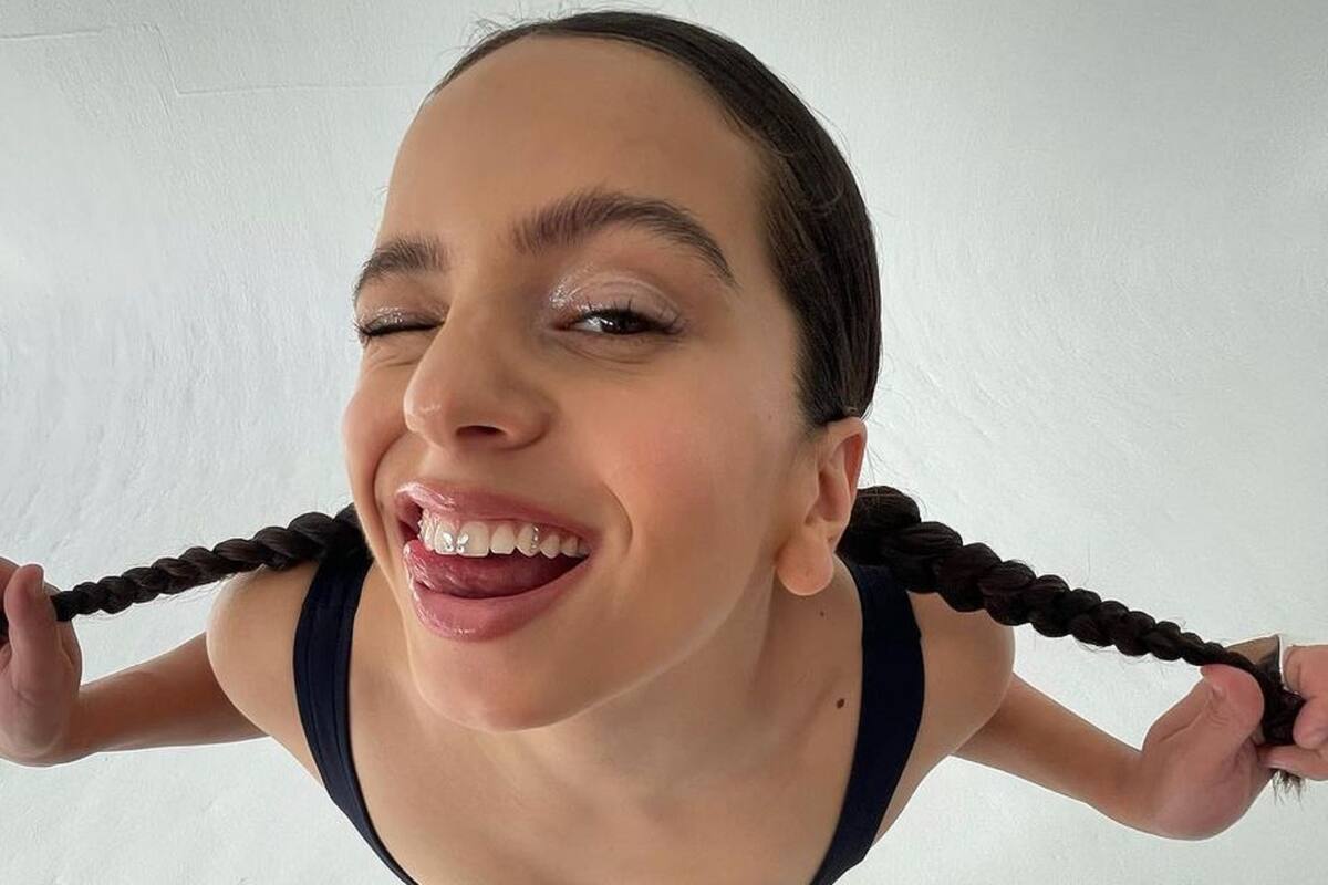 Rosalía enamora a sus seguidores con su coqueta figura desde la playa