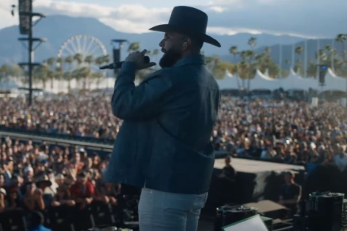 Carín Leon conquista al público de Coachella 2024: “Arriba México, mi raza.”