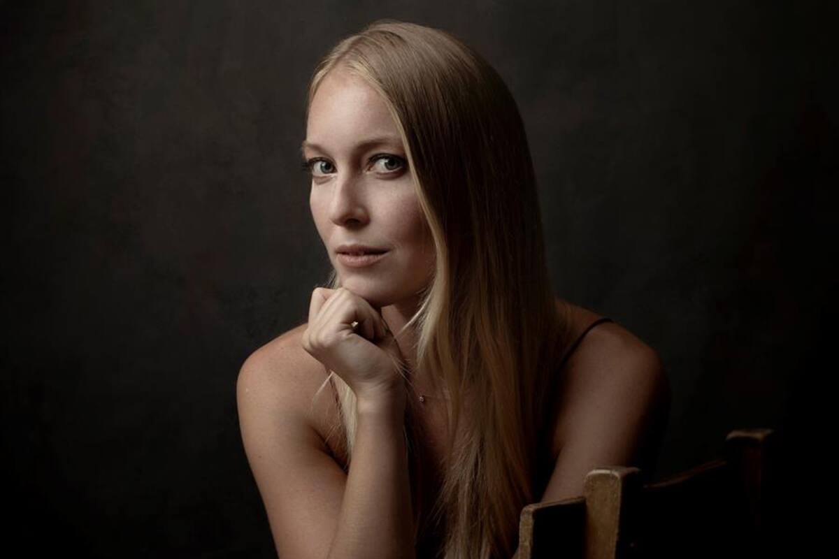 Actriz Catherine Oxenberg mantiene temor por secta que esclavizó a su hija