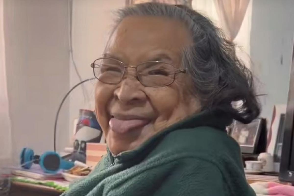 VIDEO VIRAL: Joven graba a su abuelita usando la Alexa que le regaló