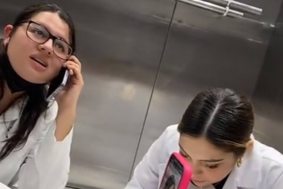 TikTok: Estudiantes se quedan atoradas en elevador y se vuelven virales