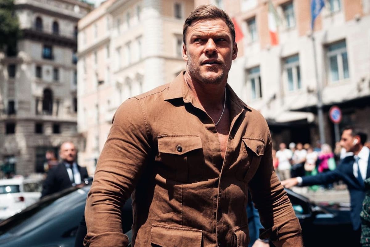 Captan al actor Alan Ritchson presuntamente amenazando a un vecino; el caso podría derivar en consecuencias legales si se confirma una agresión