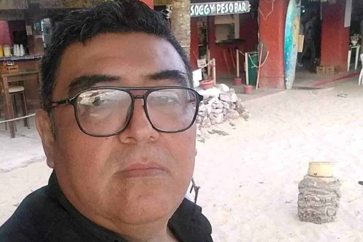 VIRAL: Hombre sale a las calles de Guaymas con su guitarra para llevar el sustento a su familia