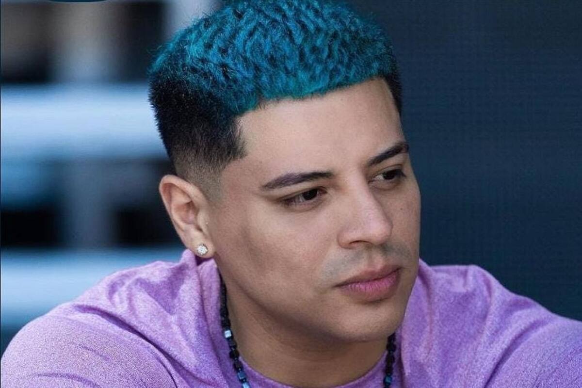 Eduin Caz rompe en llanto en pleno concierto al recordar la muerte de su amigo