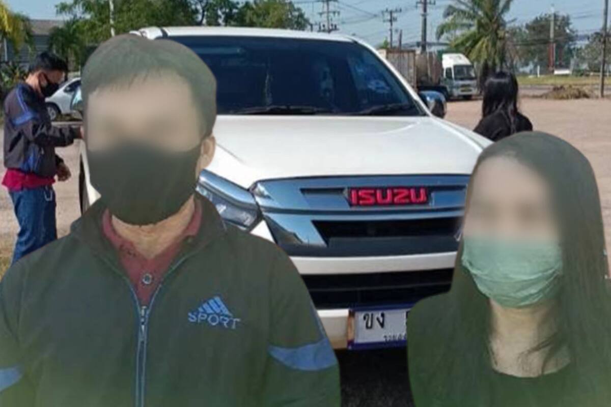 Hombre se baja a orinar en la carretera y olvida a su esposa