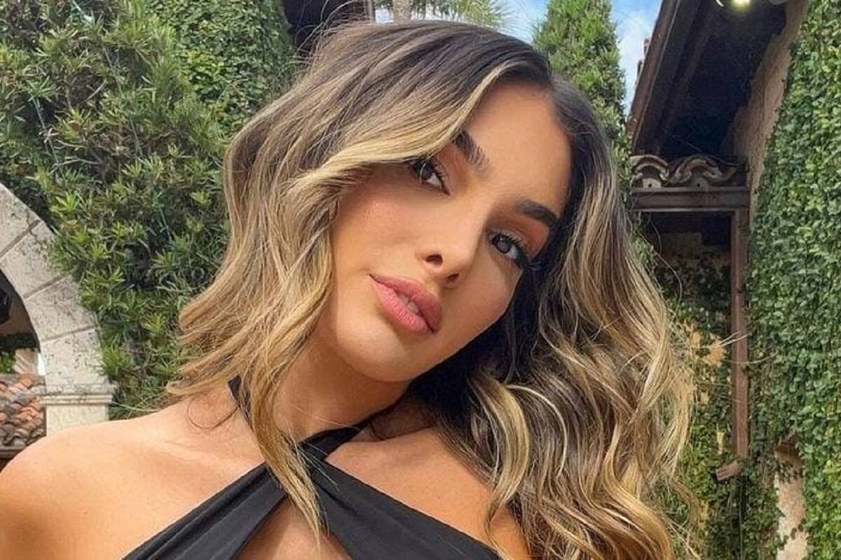 Lyna Pérez luce sus granes encantos con revelador traje de baño