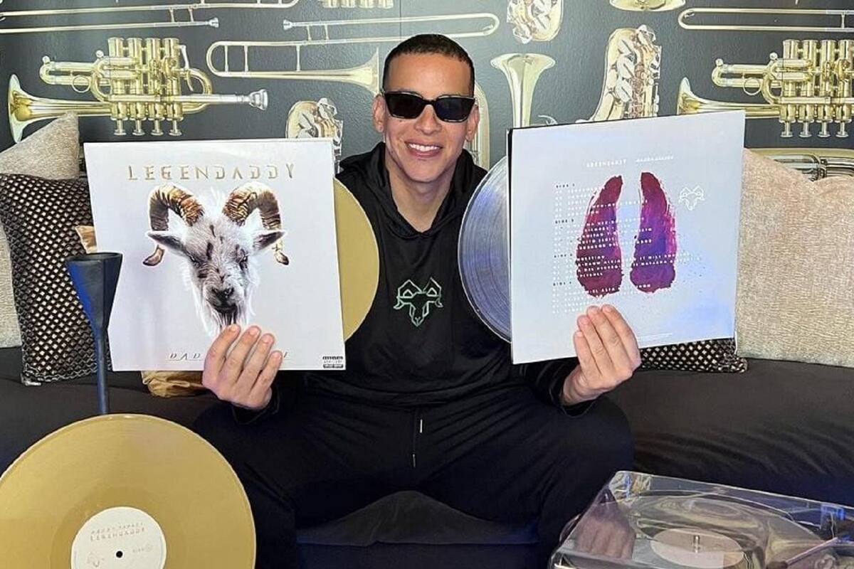 Daddy Yankee lanza su último disco "Legendaddy" en vinilo