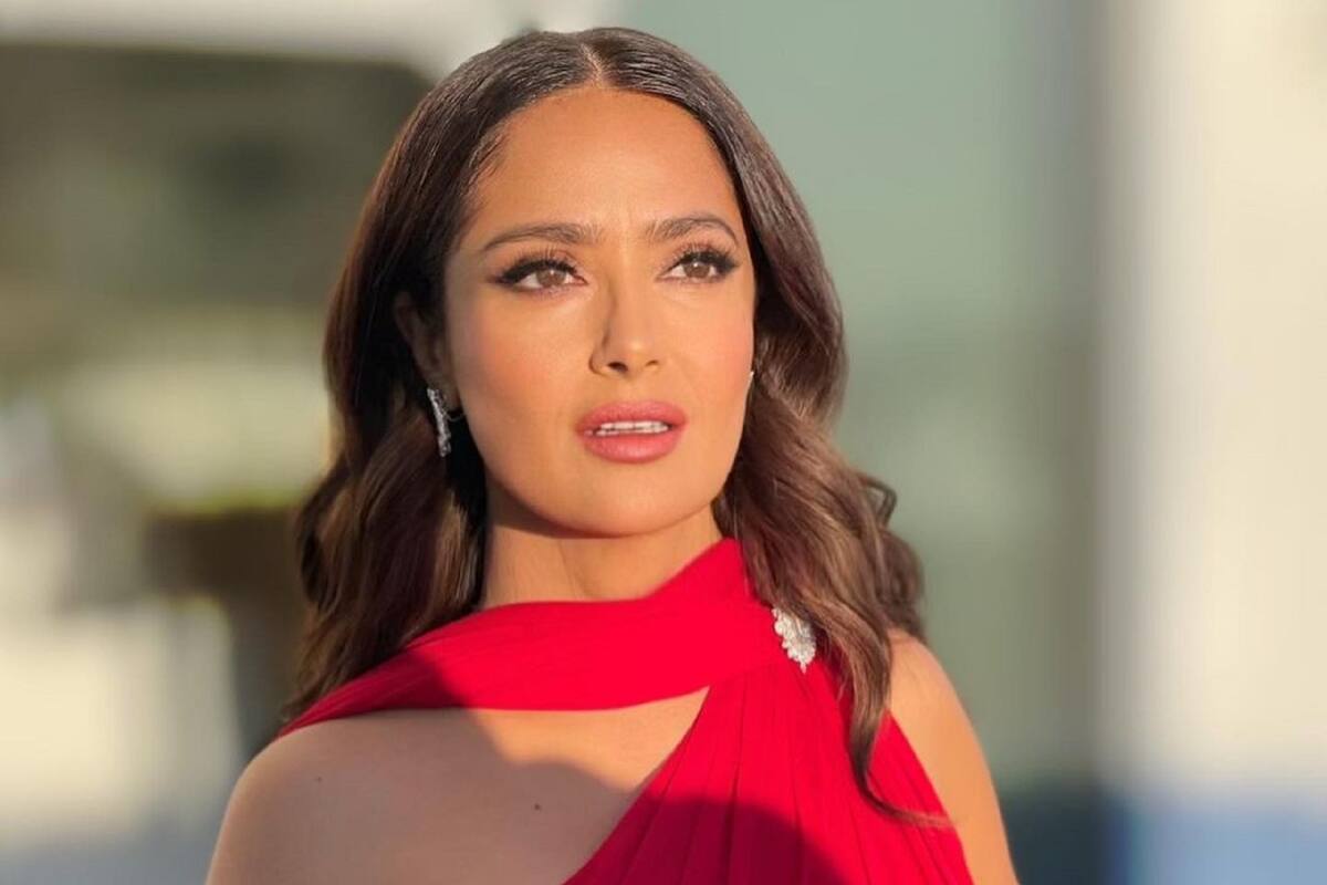 Salma Hayek enciende las redes posando sin ropa