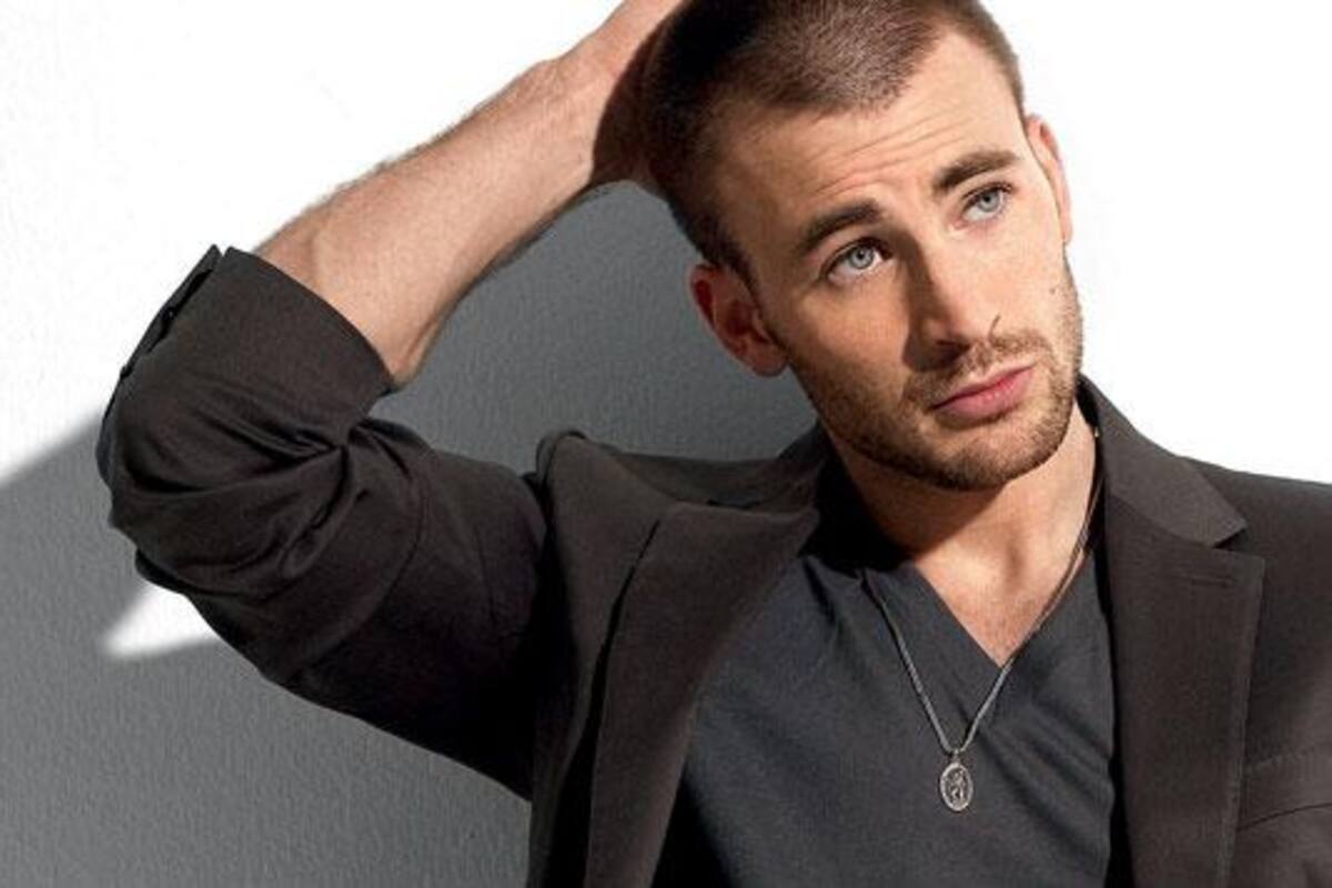 Chris Evans enamora a sus fans ¡tocando el piano!