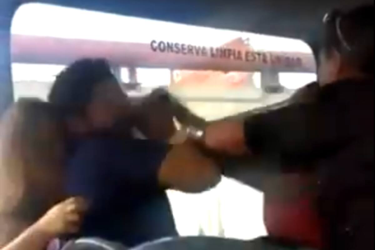 VIDEO VIRAL: Mujer descubre a su esposo con la amante en camión urbano y arma un escándalo