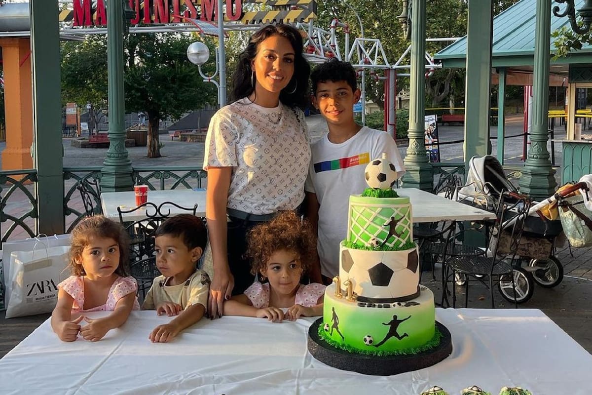 Pareja de Cristiano Ronaldo cierra parque de diversiones para celebrar los 11 años de su hijo