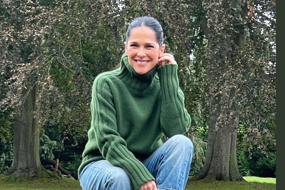 Martha Debayle causa revuelo en redes sociales por comer quesadillas callejeras con atuendo de lujo