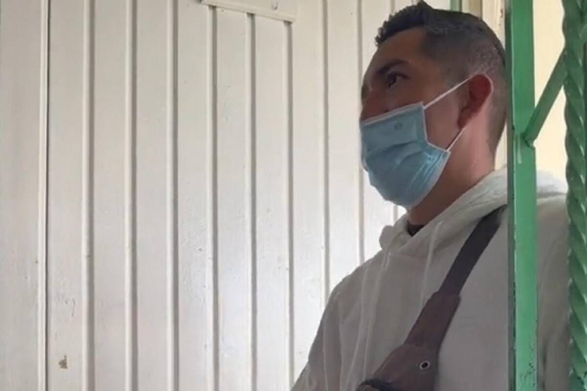 Profesor entra al salón de clases con frase de asaltante: “Ahora sí ya se la saben”