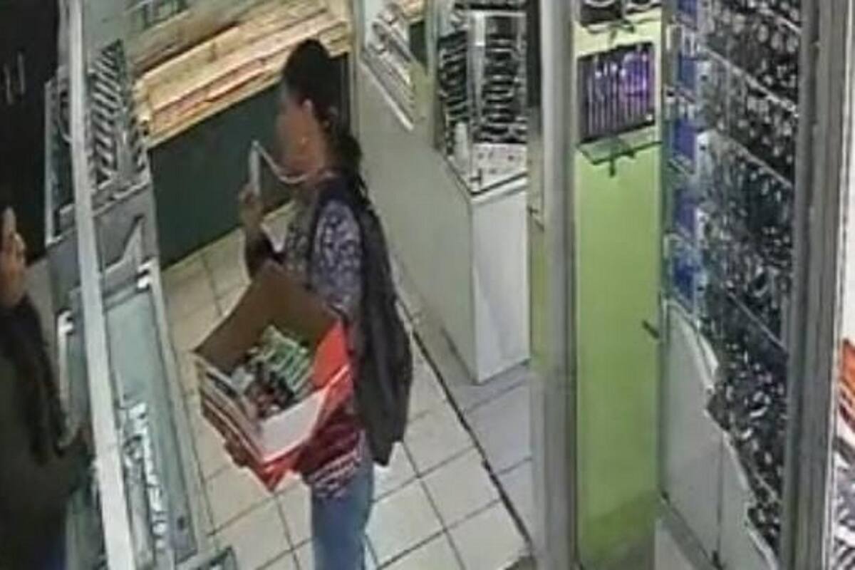 Mujer que se hacía pasar por muda es descubierta al decir "Buenas tardes"