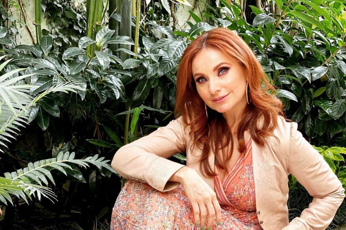 Elizabeth Álvarez sorprende a sus fans posando en bikini
