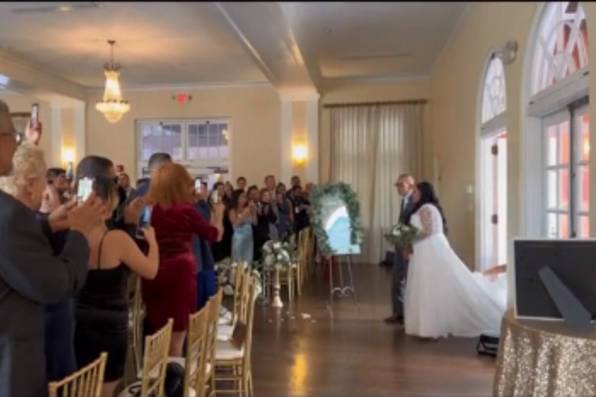 TikTok: Novia se vuelve viral por caminar al altar con música de Bad Bunny