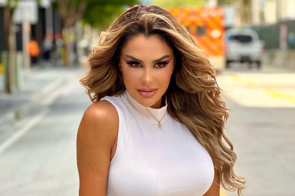 Ninel Conde deslumbra en la alfombra roja con un mini vestido de lentejuelas