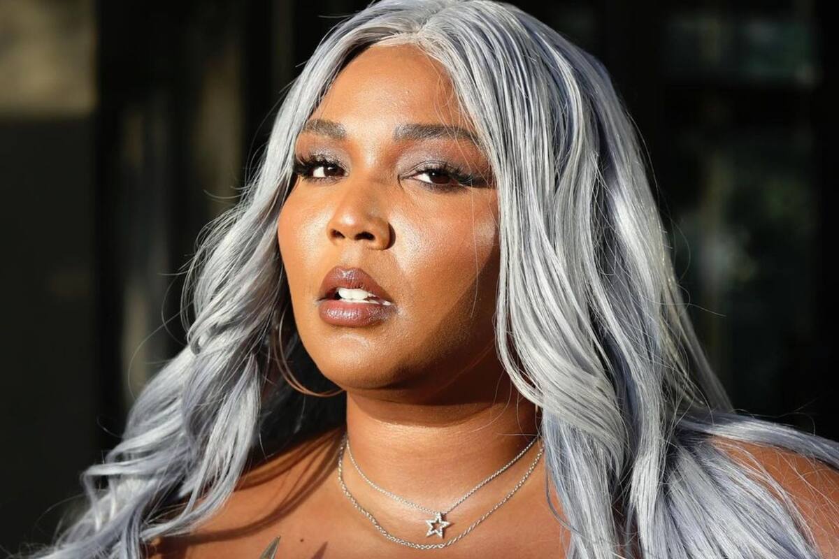Lizzo prueba reto de TikTok comiendo sandía con mostaza