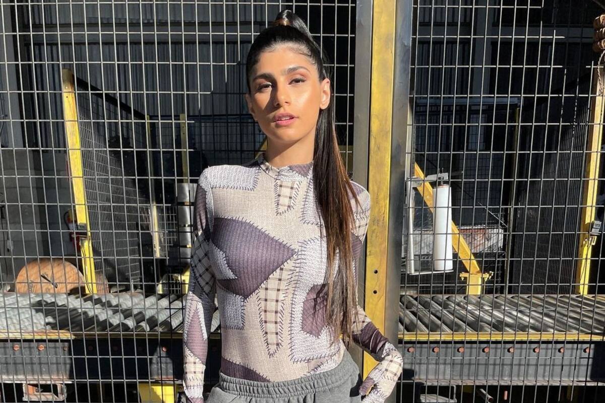 Mia Khalifa luce cabellera despeinada y gran escote