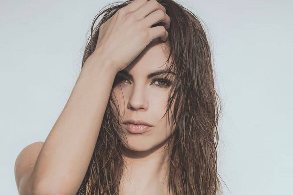 África Zavala enamoró con diminuto traje de baño desde Los Cabos