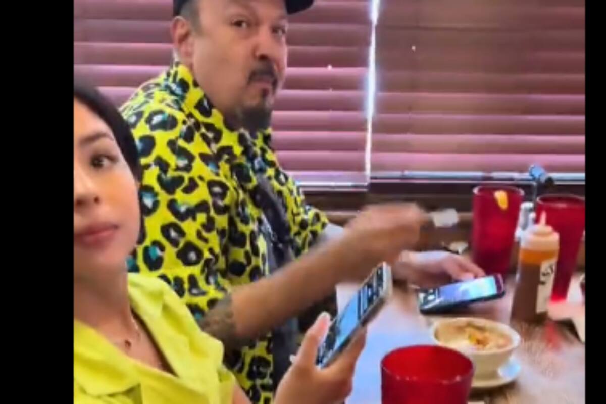 Tachan de "tacaños" a la familia Aguilar por dejar poca propina en un restaurante