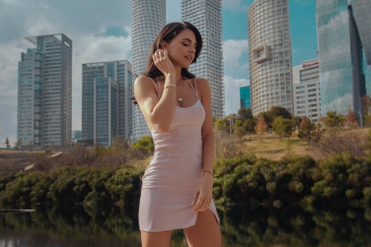 Sin nada debajo, Livia Brito derrite al mostrar sus encantos con overol