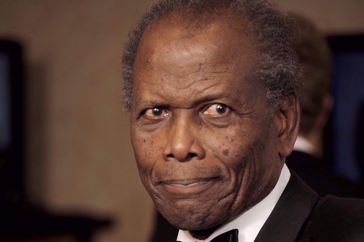 Muere Sidney Poitier, primera estrella afroestadounidense en ganar un Oscar como mejor actor