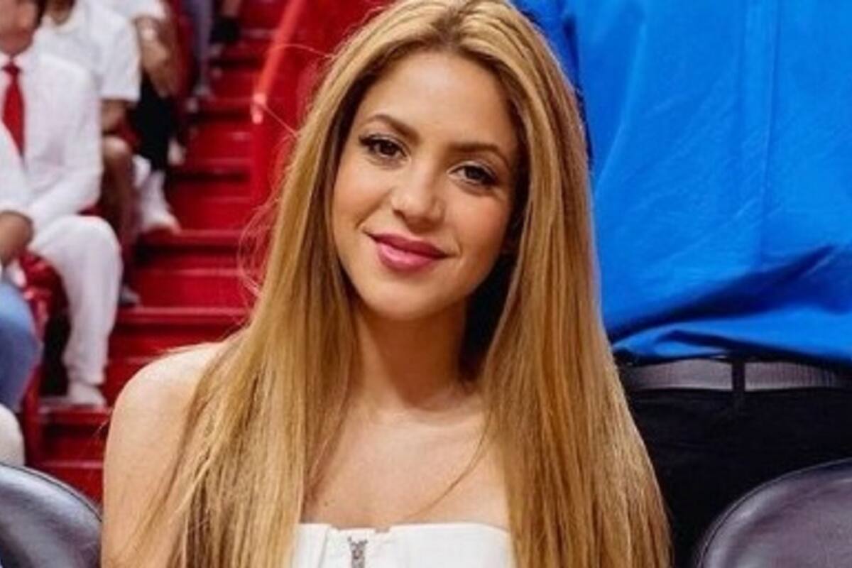 Revelan que Shakira se bajó de un avión solo para darle un beso a GerardPiqué