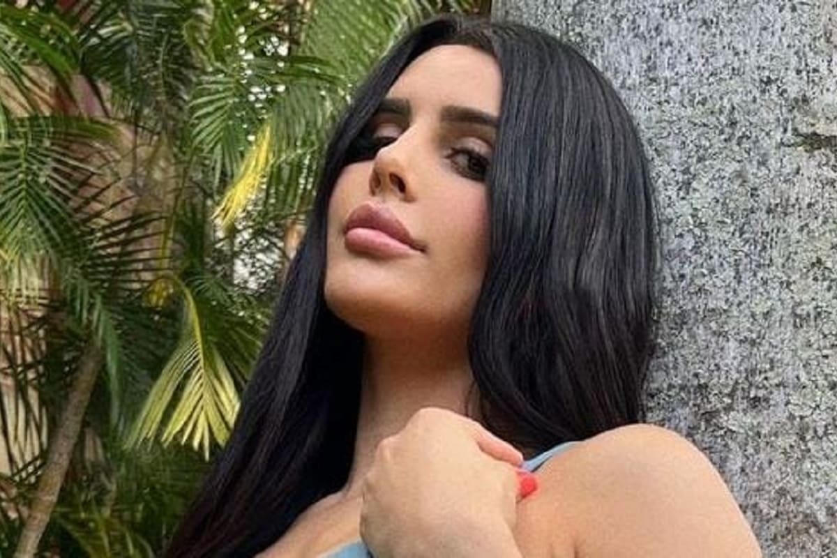 Lily Adrianne luce su increíble figura en traje de baño