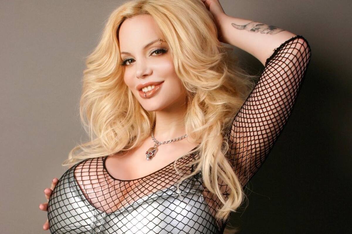 Ex pareja de Sabrina Sabrok piensa operar a su hija de 10 años para evitar embarazos