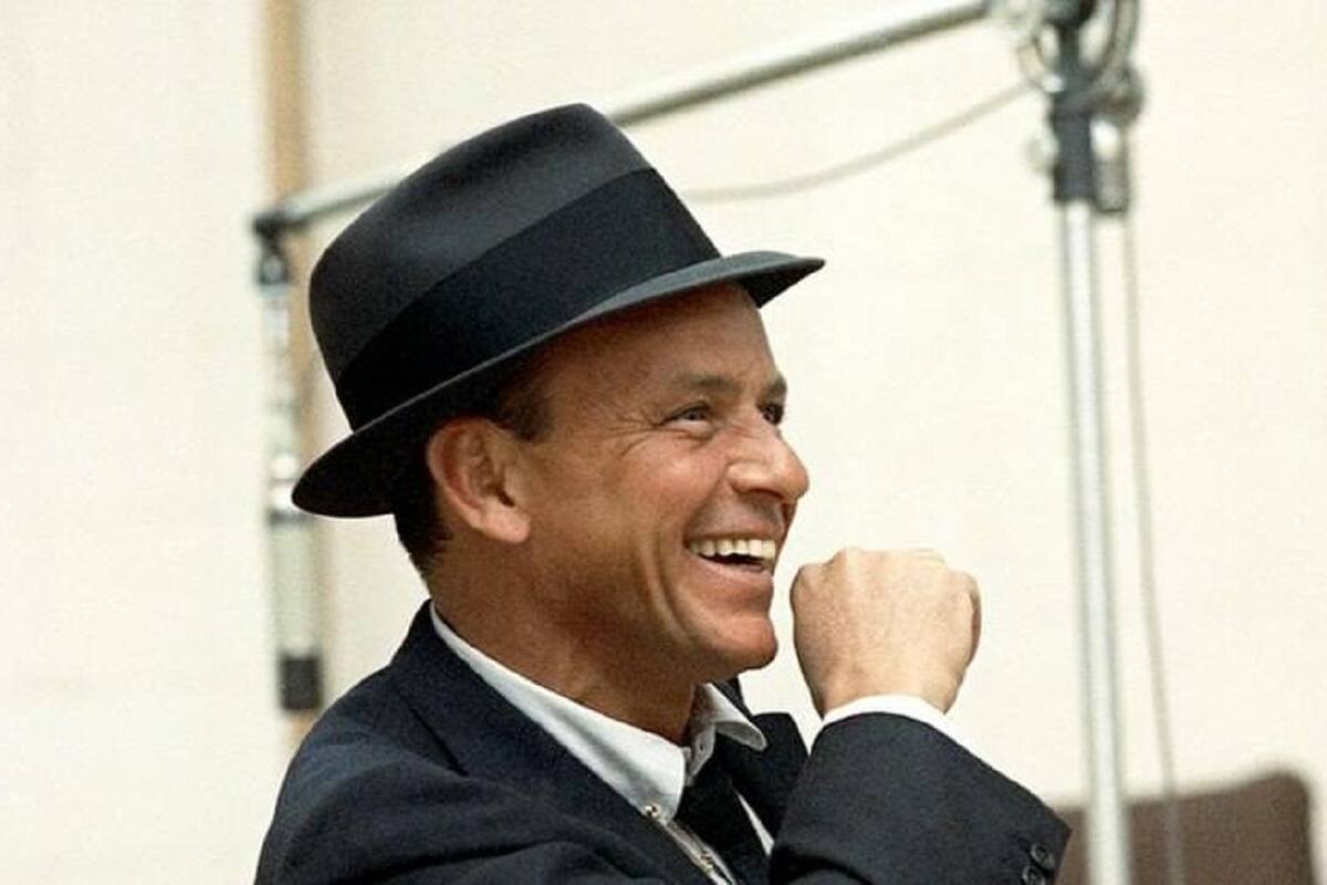 Los Fans de Frank Sinatra recuerdan al cantante tras 23 años de su partida