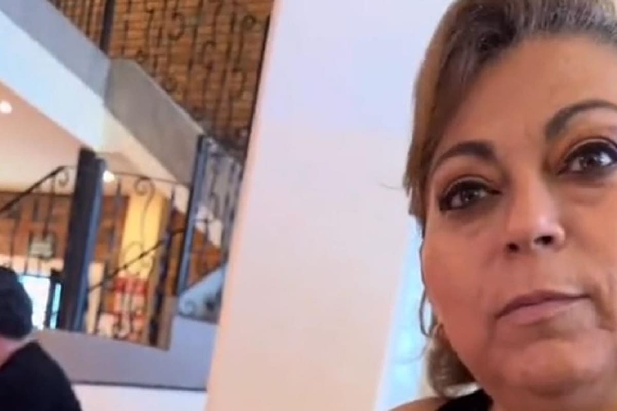 “Tiktoker” toma de la mano a su mejor amigo y esta es la cara que puso su mamá