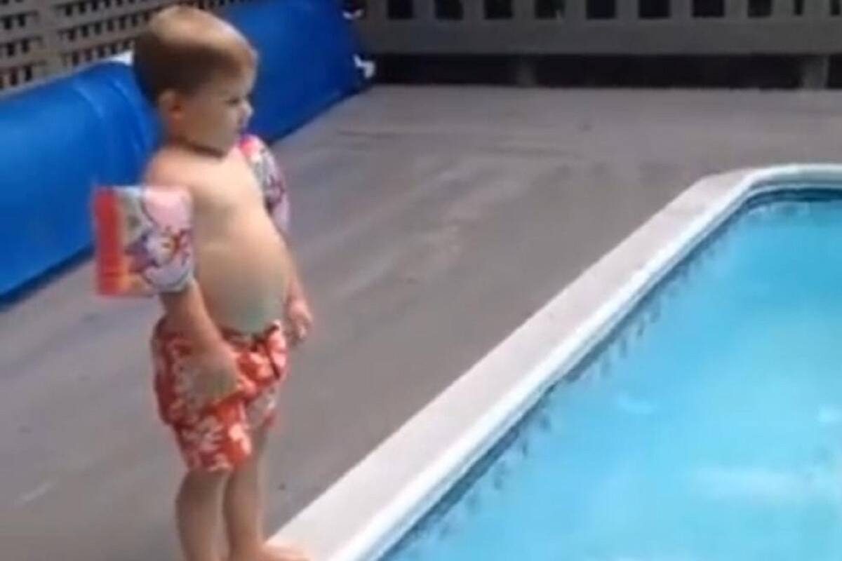 VIDEO VIRAL: Niño causa sensación en redes por su divertido clavado a la piscina