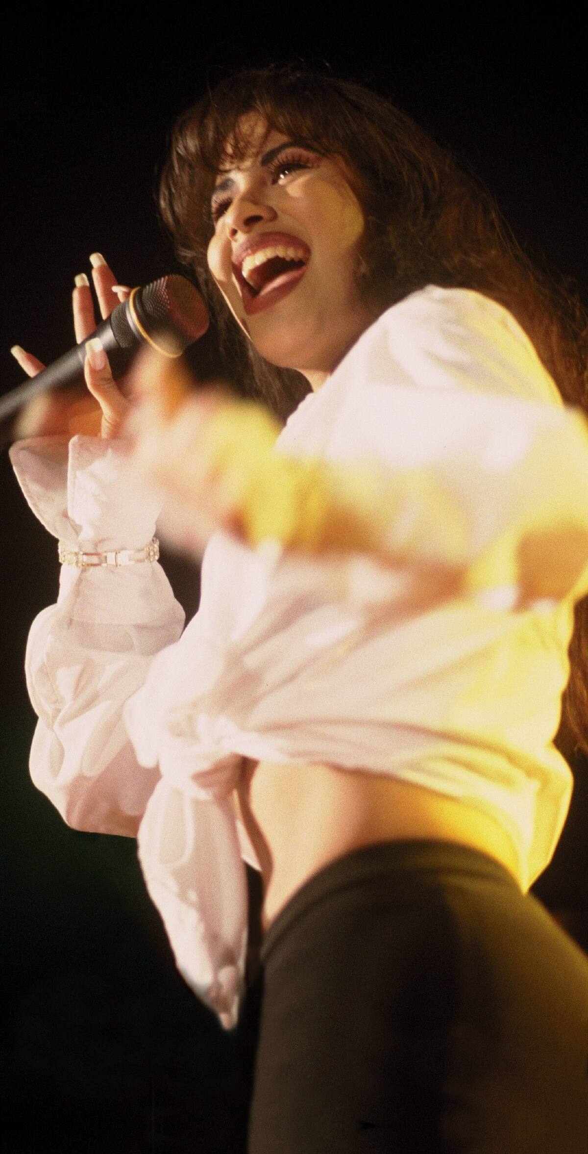 Fotografía de archivo sin fecha de la artista méxico-americana Selena Quintanilla. EFE/Archivo