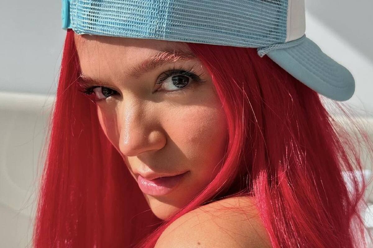 Karol G enseña sus curvas al natural para festejar sus 32 años de vida