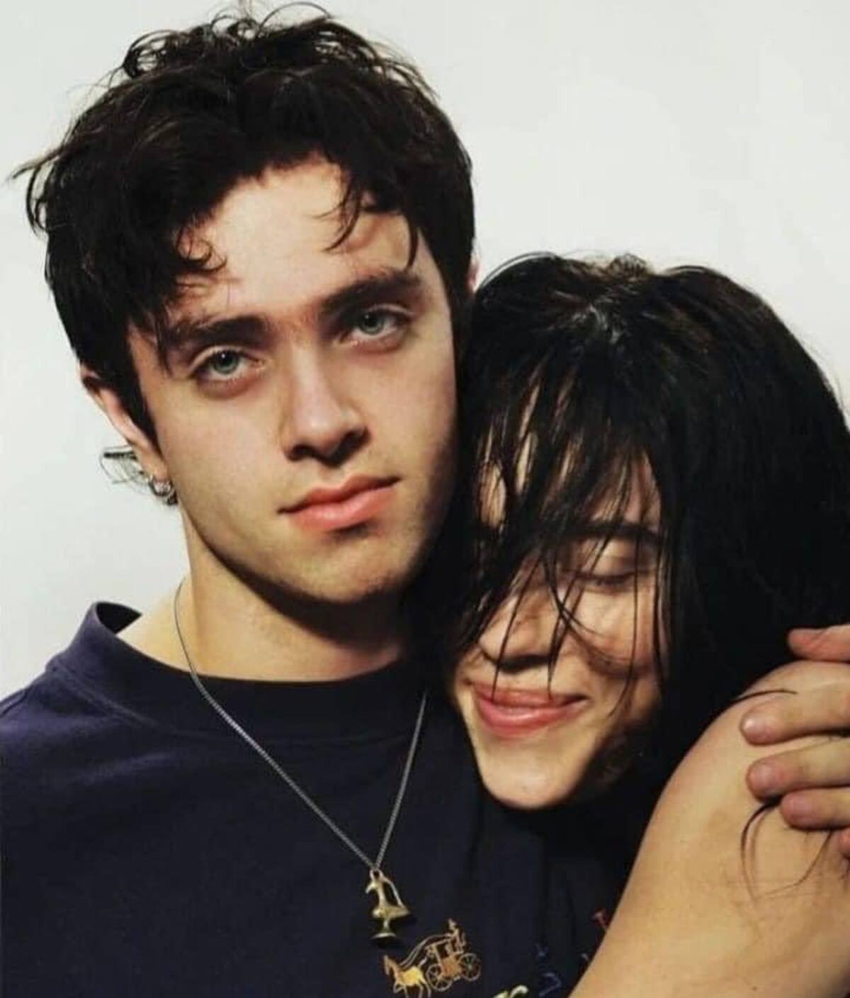Billie Eilish presenta a su hermano gemelo.