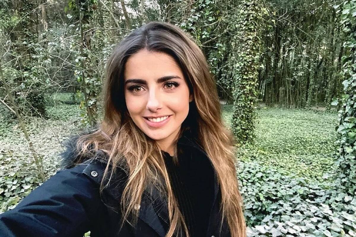 Michelle Renaud roba suspiros al enseñar sus encantos con un pequeño bikini