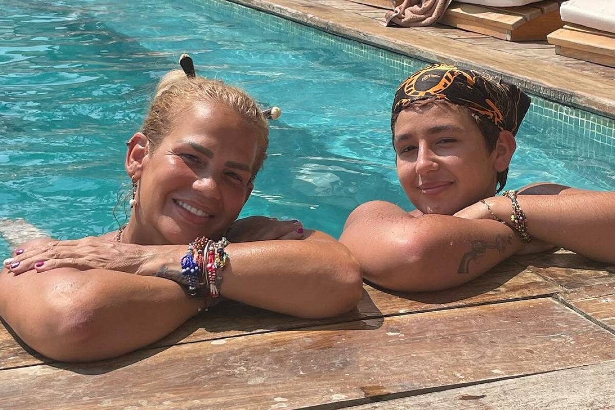 Niurka Marcos y su hija encandilan la pupila con diminutos bikinis desde un yate