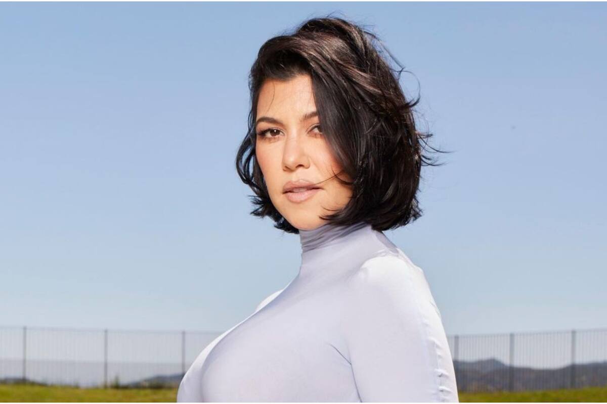 Kourtney Kardashian deslumbra en traje de baño y deja ver su pancita de embarazo
