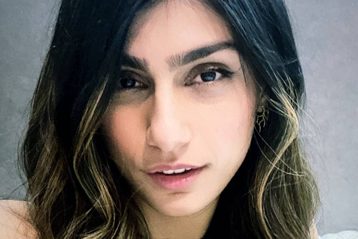 Mia Khalifa enamora a sus fans con su diminuto bañador negro