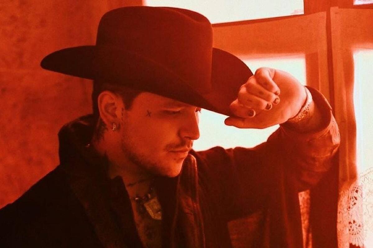 Christian Nodal demanda a su disquera por incumplimiento de contrato