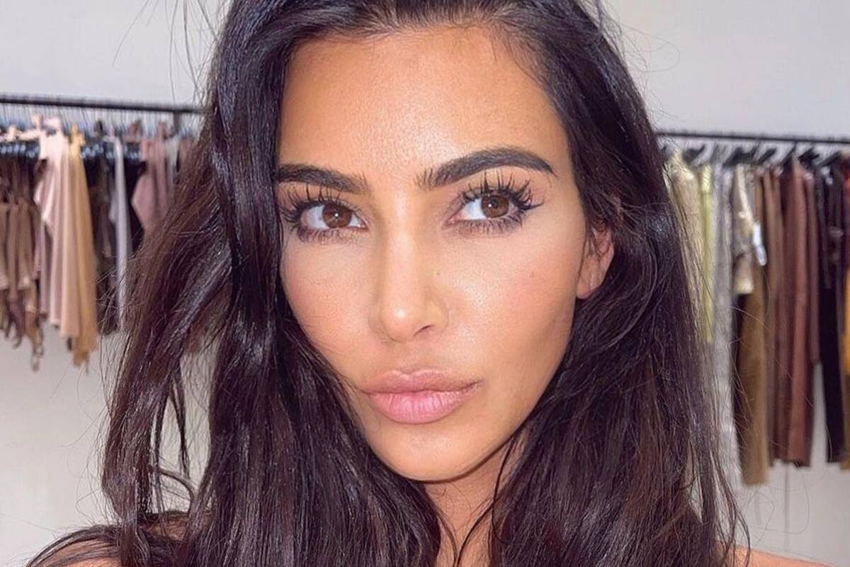 Kim Kardashian deleita a internautas con traje de baño