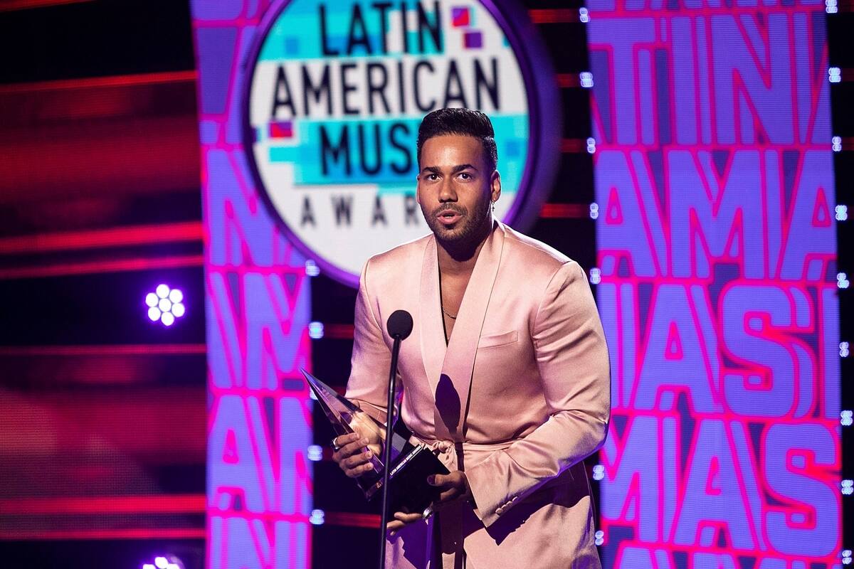 Romeo Santos recibe la estatuilla más importante en los Premios Soberano